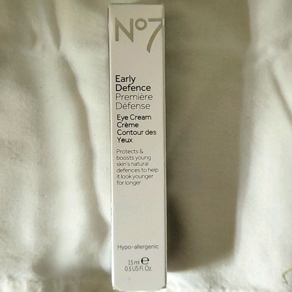 N°7 early defence eye cream